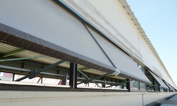 

側開型電動采光排煙天窗

