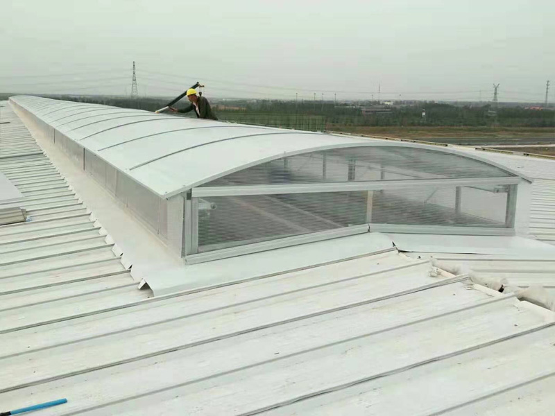 
圓拱型電動采光排煙天窗
